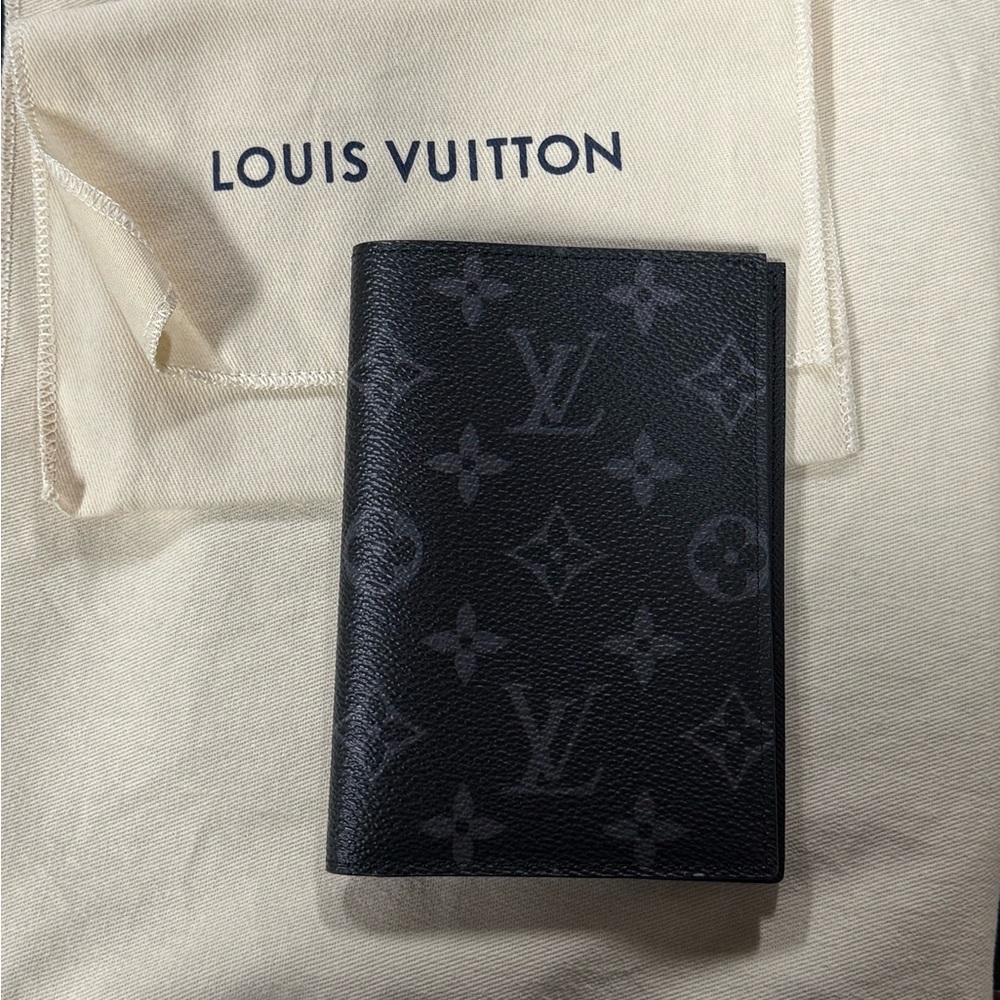 Louis Vuitton passport holder ❌ SOLD ❌